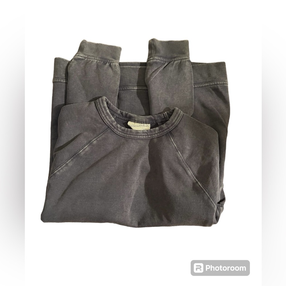 Universal Thread Gray Size Medium Sweatshirt - image 1